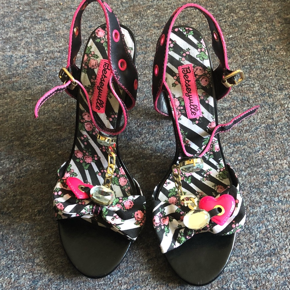 Betseyville heels